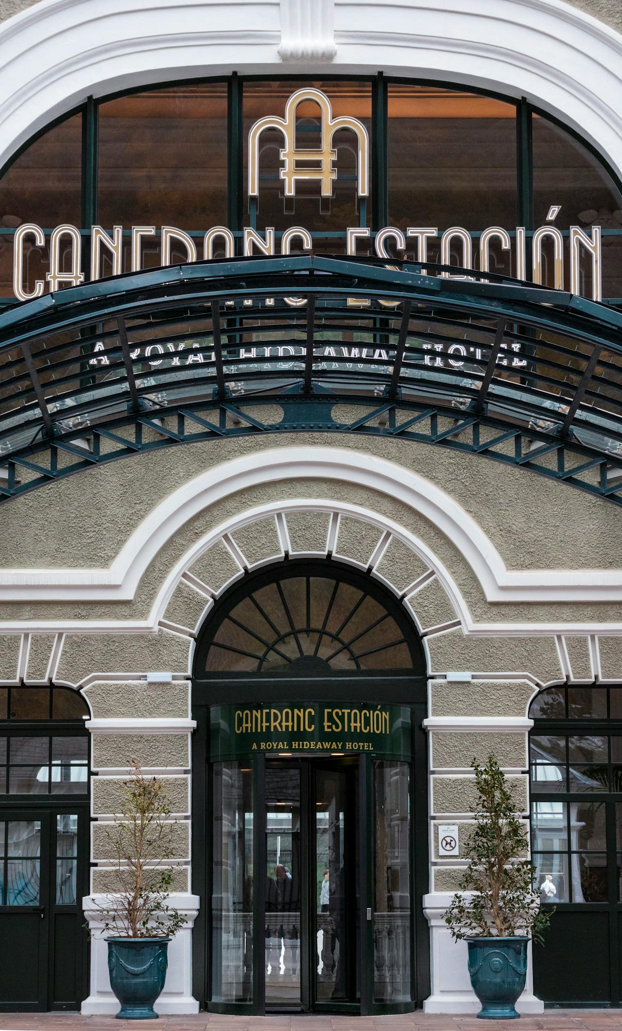 La Resiliencia del Roblonado en la Estación de Canfranc